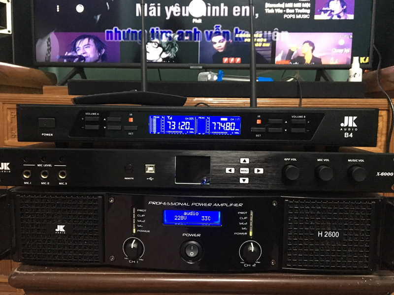 lap-dan-karaoke-bmb-gia-dinh-anh-ninh-thach-that-ha-noi