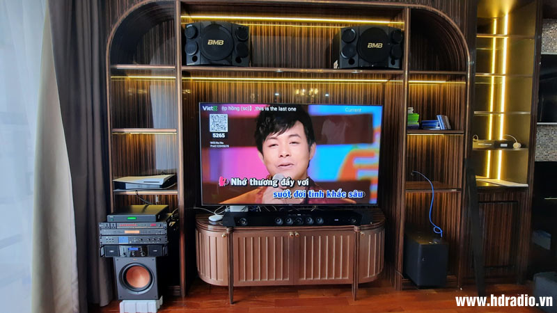 Lắp dàn karaoke anh Quân ở Quận 4 Hồ chí Minh (Loa BMB CSE 310II, Cục công suất JKAudio H2600, Vang số JKaudio X8000, Đầu ViệtK 4K Plus 6TB, Quản lý nguồn KIWI S802A, Micro không dây JKAudio B9, Loa Sub Klipsch R100SW)