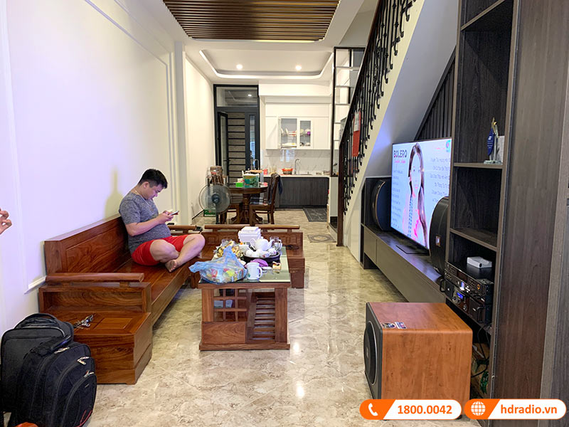 Lap dan Karaoke gia dinh Cuc Hay tri gia hon 42 trieu dong cho anh Son o Long Bien, Ha Noi