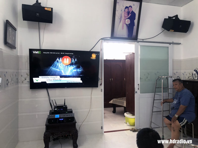 Lắp dàn karaoke anh Thắng ở Hóc Môn, Hồ Chí Minh (Loa JBL KPS1 Chính Hãng, Đầu ViệtK B300, Cục công suất JKAudio H2600, Vang số JKaudio X6000 Pro, Micro JKAudio B3 Plus)