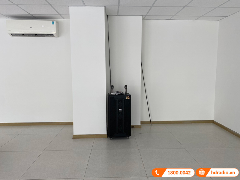 Hệ thống trình chiếu kết hợp loa kéo của anh Tuấn ở Tân Bình, TP Hồ Chí Minh