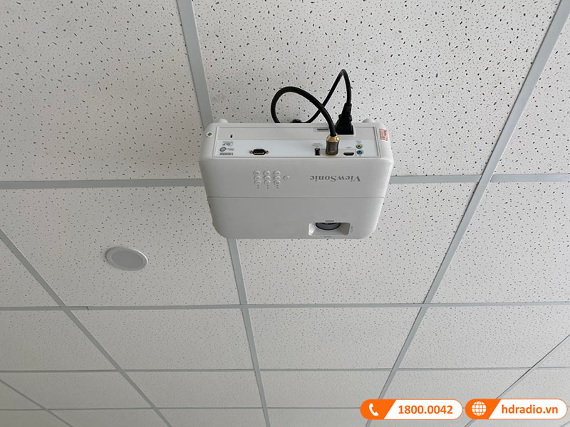 Hệ thống trình chiếu kết hợp loa kéo của anh Tuấn ở Tân Bình, TP Hồ Chí Minh