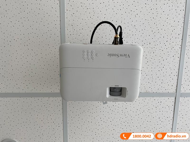 Hệ thống trình chiếu kết hợp loa kéo của anh Tuấn ở Tân Bình, TP Hồ Chí Minh