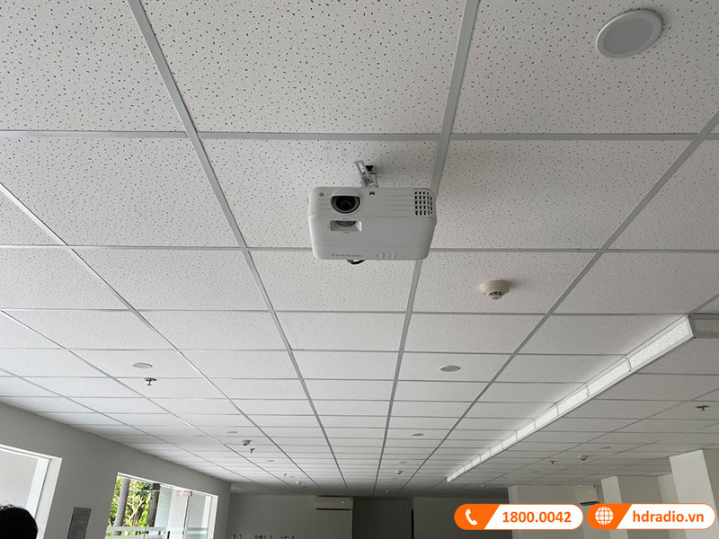 Hệ thống trình chiếu kết hợp loa kéo của anh Tuấn ở Tân Bình, TP Hồ Chí Minh