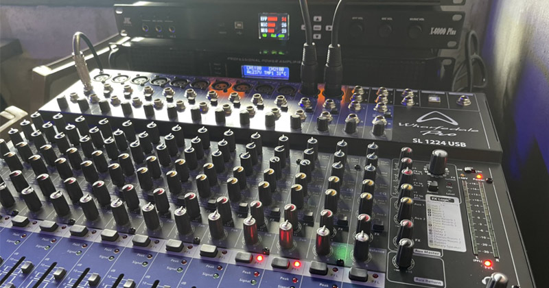 Bùng nổ âm thanh karaoke, biểu diễn, nghe nhạc tại quán cafe nhạc sống của anh Trí  ở Sài Gòn (JKAudio X6000 Plus, H4600, Wharfedale AX15B, WH10 NEO, SL1224USB)