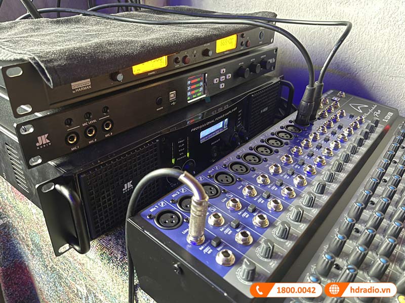 Bàn mixer và vang số Bàn mixer và vang số