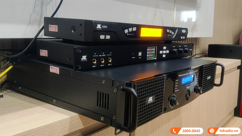 Dan karaoke gia dinh chi Duyen