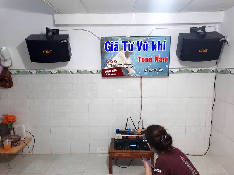 chi-huyen-o-chung-chinh-hooc-mon-ho-chi-minh