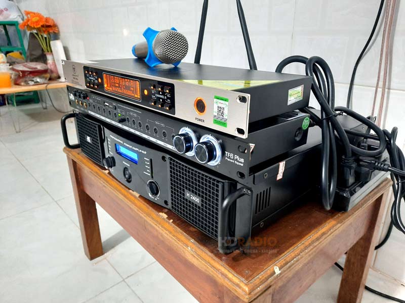 chi-huyen-o-chung-chinh-hooc-mon-ho-chi-minh2