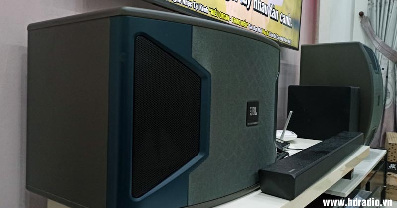 Lắp dàn karaoke chị Loan ở Gò Vấp, Hồ Chí Minh (Loa JBL KI312, Cục công suất JKAudio H2600, Vang cơ JA TF6 Pro, Micro không dây JKAudio B9)