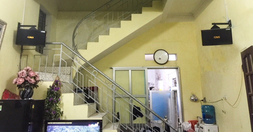 Chị Xuyến mua bộ dàn karaoke gia đình tại Showroom HDRADIO Hà Nội