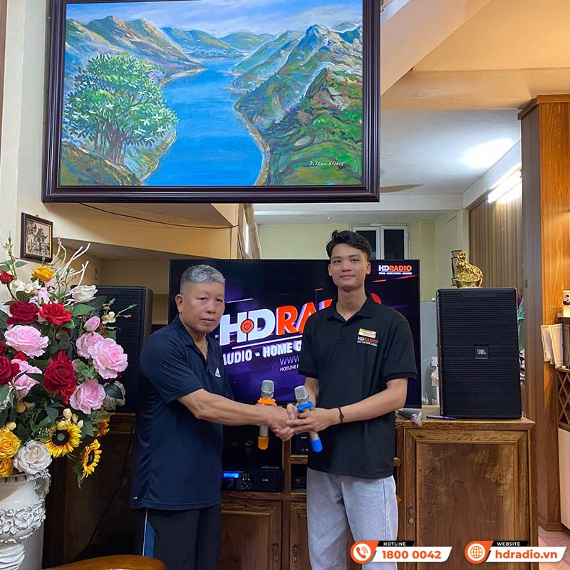 Dàn karaoke của chú Tiến ở Cầu Giấy, Hà Nội Dàn karaoke của chú Tiến ở Cầu Giấy, Hà Nội