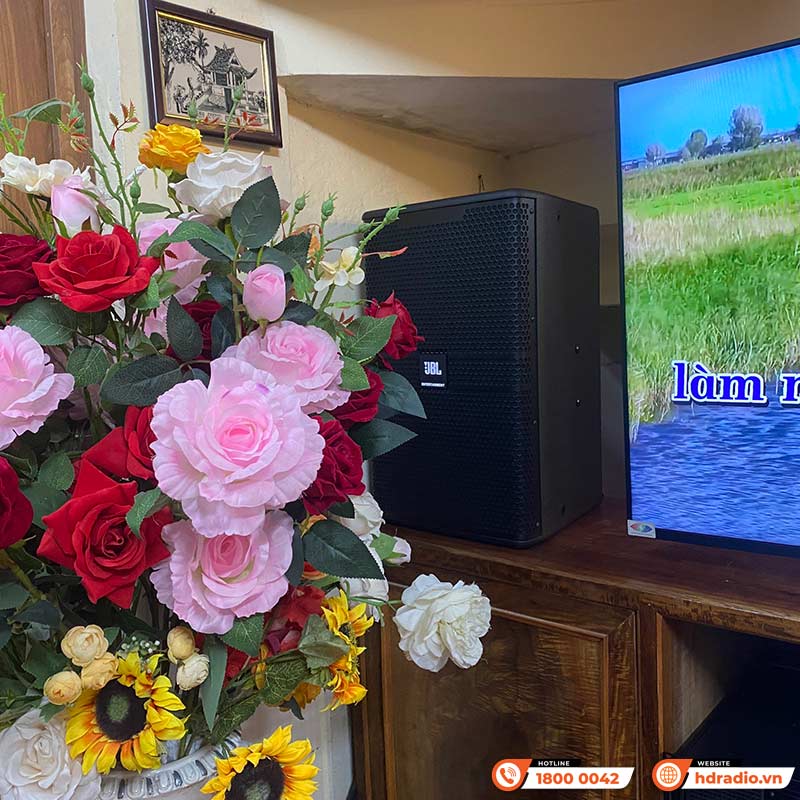 Dàn karaoke của chú Tiến ở Cầu Giấy, Hà Nội Dàn karaoke của chú Tiến ở Cầu Giấy, Hà Nội