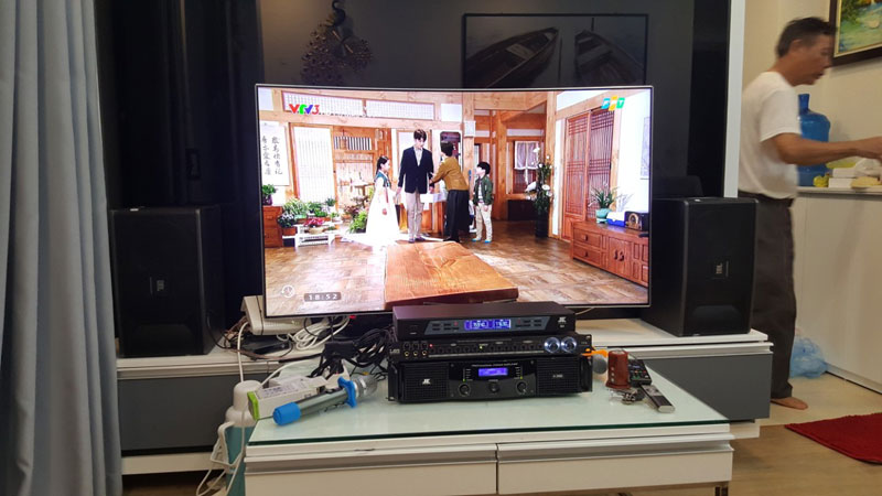 lap-dan-karaoke-cho-gia-dinh-anh-duoc-o-long-bien-ha-noi2