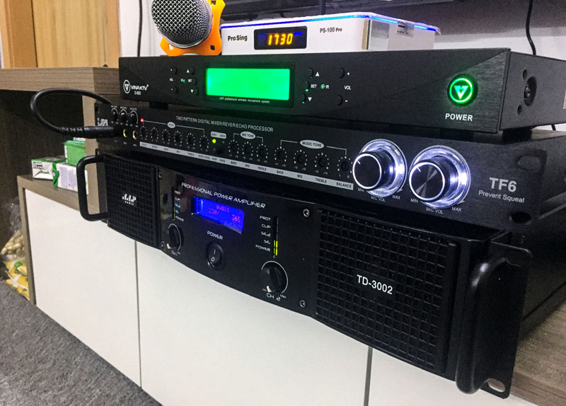 lap-dat-bo-dan-hat-karaoke-cho-gia-dinh-anh-nam-tai-ha-dong1