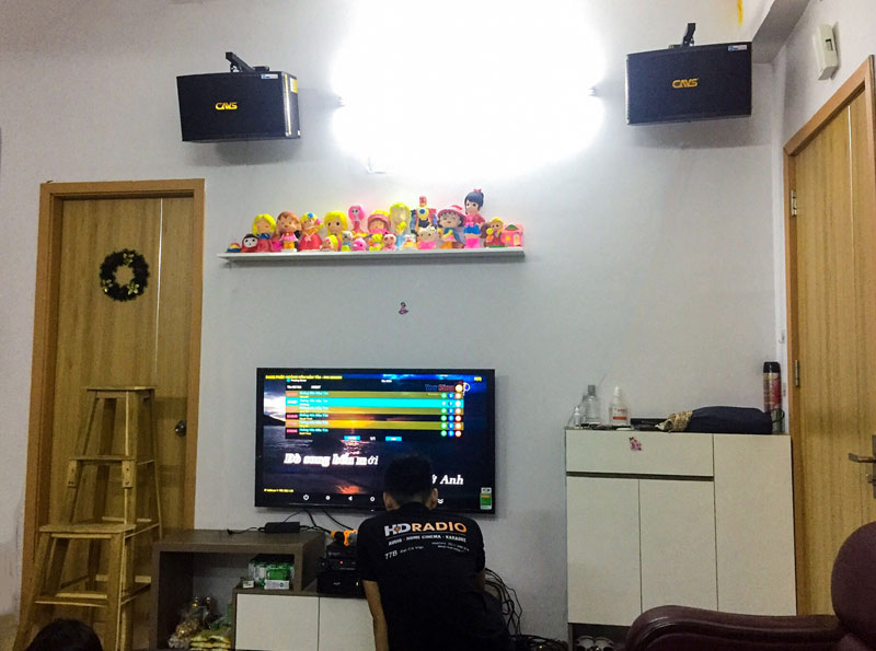 lap-dat-bo-dan-hat-karaoke-cho-gia-dinh-anh-nam-tai-ha-dong2