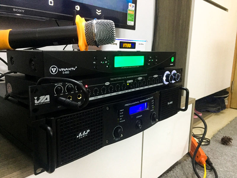 lap-dat-bo-dan-hat-karaoke-cho-gia-dinh-anh-nam-tai-ha-dong4