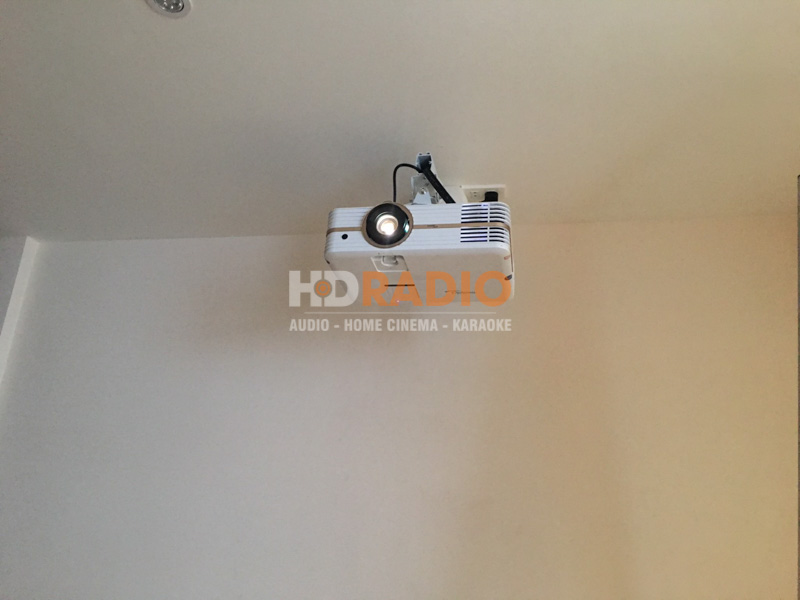 lap-dat-he-thong-may-chieu-phim-cho-chi-ngoc