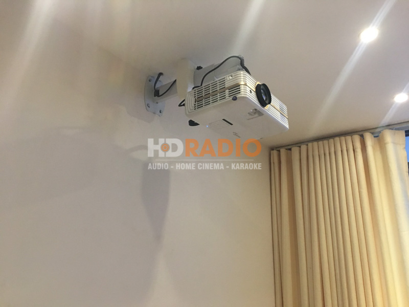 lap-dat-he-thong-may-chieu-phim-cho-chi-ngoc1