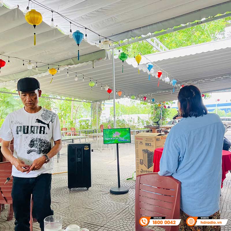 Bàn giao Loa kéo Arirang MK3 Max và Màn hình cảm ứng 21.5 inch Tomko GoWithMe T215G16 cho Nhà hàng Mây ở Quận Long Biên, Hà Nội