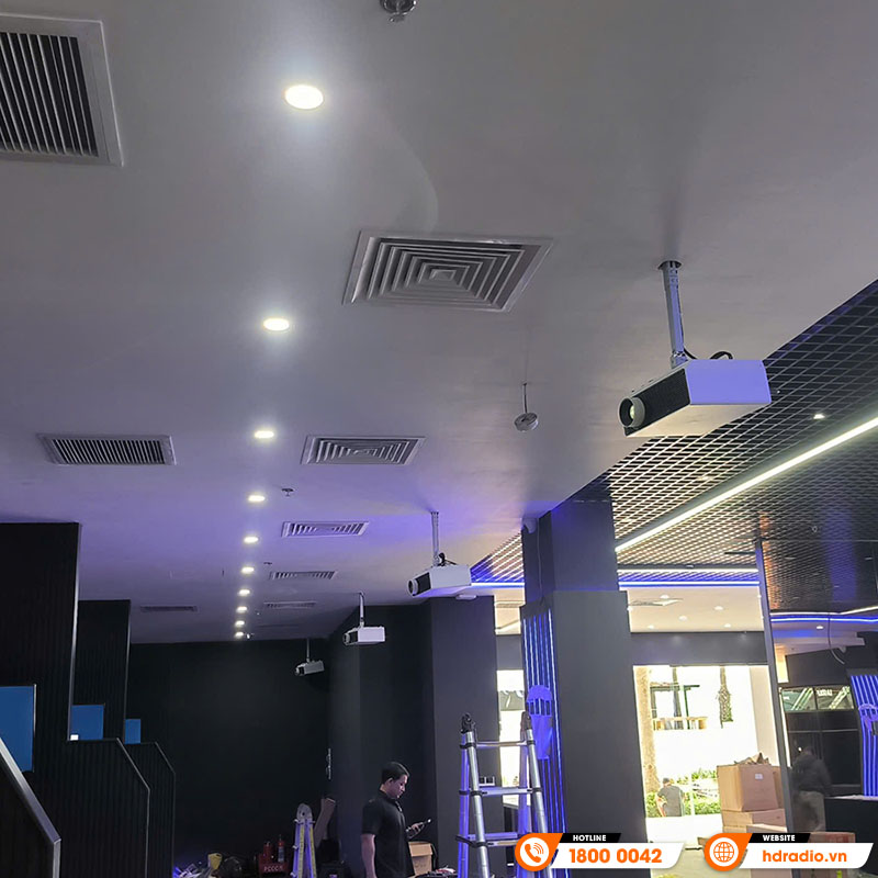 Lắp đặt 4 Máy chiếu 4K LG BU50RG tại Trung tâm TM Golf Perfomance ở Quận 7, Hồ Chí Minh