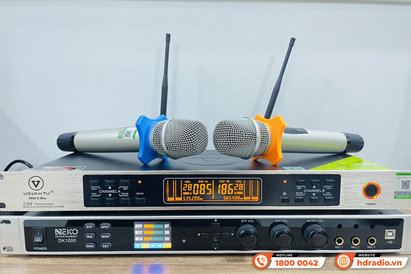 Khách hàng mua sắm trực tiếp tại showroom 