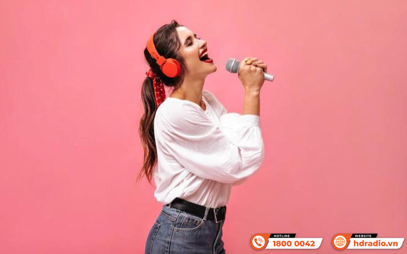 Micro karaoke không dây có ưu điểm gì so với micro có dây