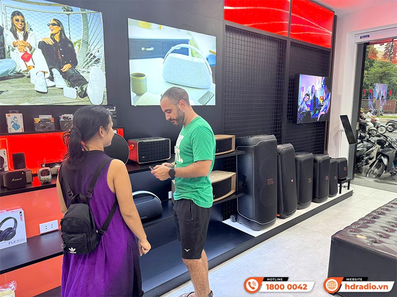 Khách hàng trải nghiệm tại HDRadio 119 Hoàng Quốc Việt, Cầu Giấy, Hà Nội