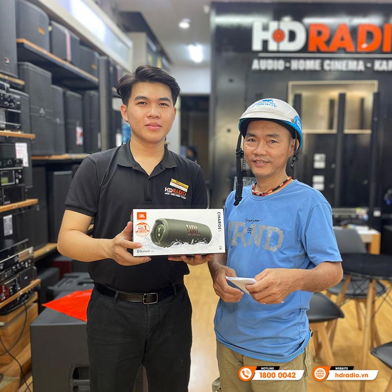 Khách mua mua Loa JBL chính hãng tại HDRadio