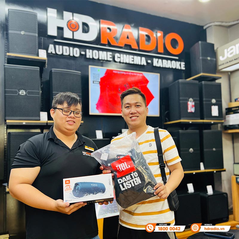 Khách mua hàng tại HDRadio