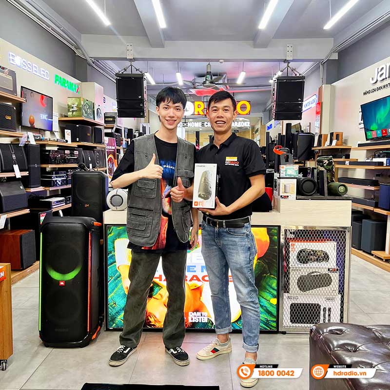 Khách mua mua Loa JBL chính hãng tại HDRadio