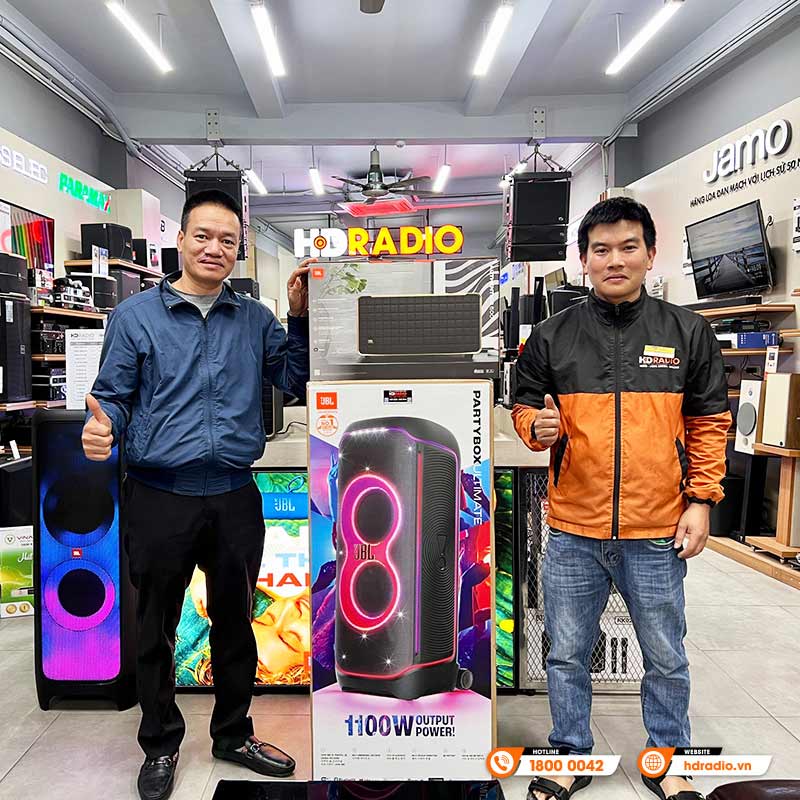 Khách mua mua Loa JBL chính hãng tại HDRadio
