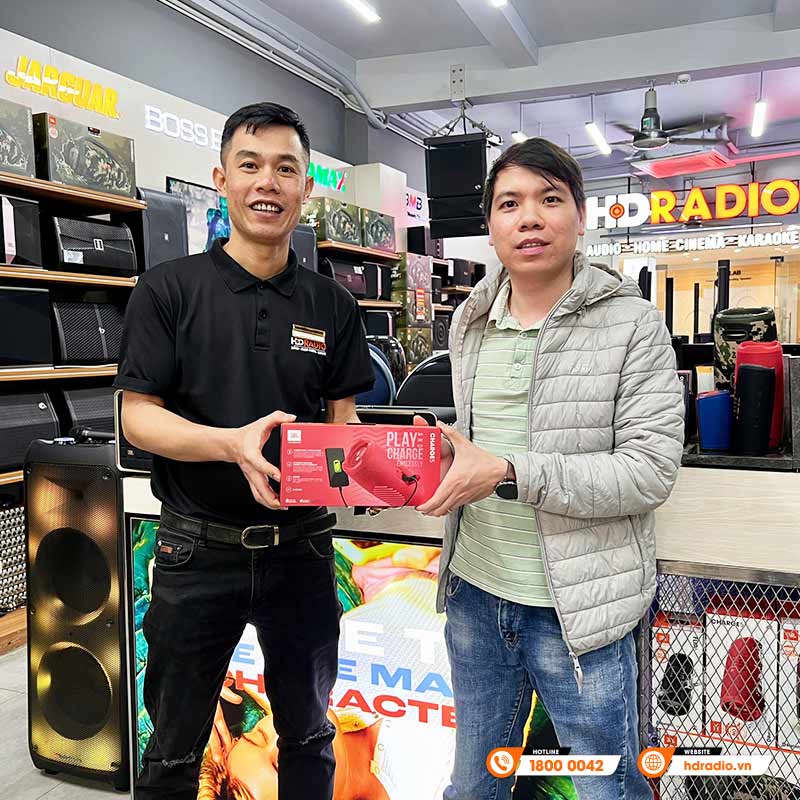 Khách mua mua Loa JBL chính hãng tại HDRadio