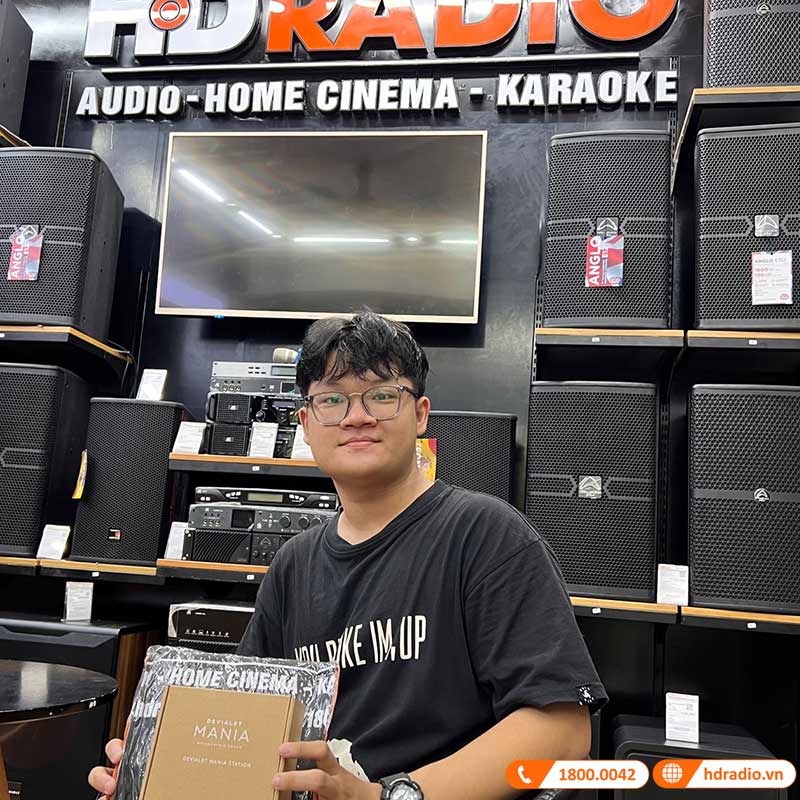 Khách hàng nhận áo mưa tại HDRadio Hồ Chí Minh Khách hàng nhận áo mưa tại HDRadio Hồ Chí Minh