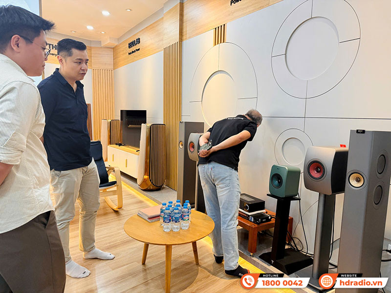 Đoàn đại diện thương hiệu KEF sang thăm và làm việc tại trụ sở HDRadio