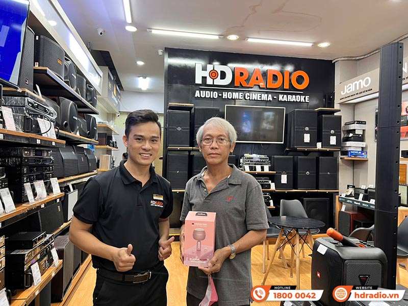 Khách hàng trải nghiệm và mua sắm thiết bị âm thanh chính hãng tại HDRadio Quận 11 Khách hàng trải nghiệm và mua sắm thiết bị âm thanh chính hãng tại HDRadio Quận 11