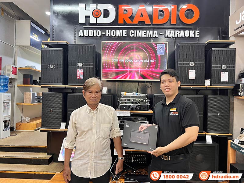 Khách hàng trải nghiệm và mua sắm thiết bị âm thanh chính hãng tại HDRadio Quận 11 Khách hàng trải nghiệm và mua sắm thiết bị âm thanh chính hãng tại HDRadio Quận 11