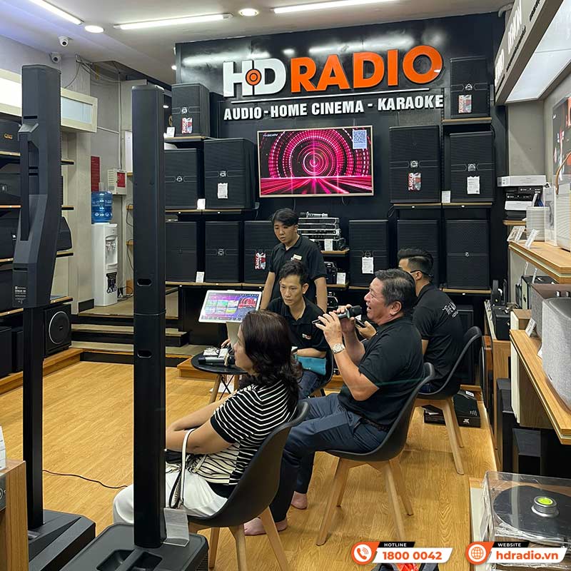 Khách hàng trải nghiệm và mua sắm thiết bị âm thanh chính hãng tại HDRadio Quận 11 Khách hàng trải nghiệm và mua sắm thiết bị âm thanh chính hãng tại HDRadio Quận 11