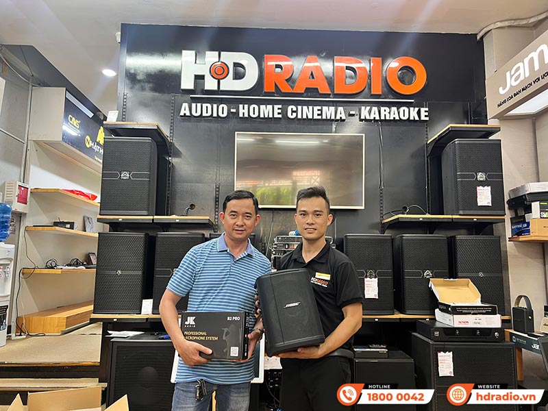 Khách hàng trải nghiệm và mua sắm thiết bị âm thanh chính hãng tại HDRadio Quận 11 Khách hàng trải nghiệm và mua sắm thiết bị âm thanh chính hãng tại HDRadio Quận 11