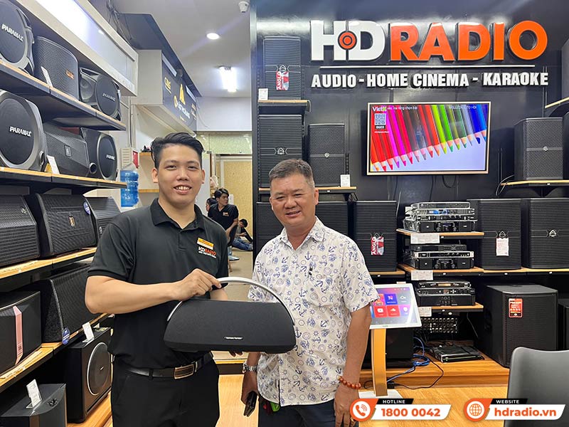 Khách hàng trải nghiệm và mua sắm thiết bị âm thanh chính hãng tại HDRadio Quận 11 Khách hàng trải nghiệm và mua sắm thiết bị âm thanh chính hãng tại HDRadio Quận 11