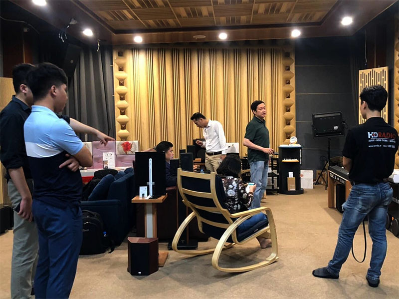 đoàn đai diện thương hiệu SONY sang thăm và làm việc tại Showroom 166 Phố Vọng, Hà Nội