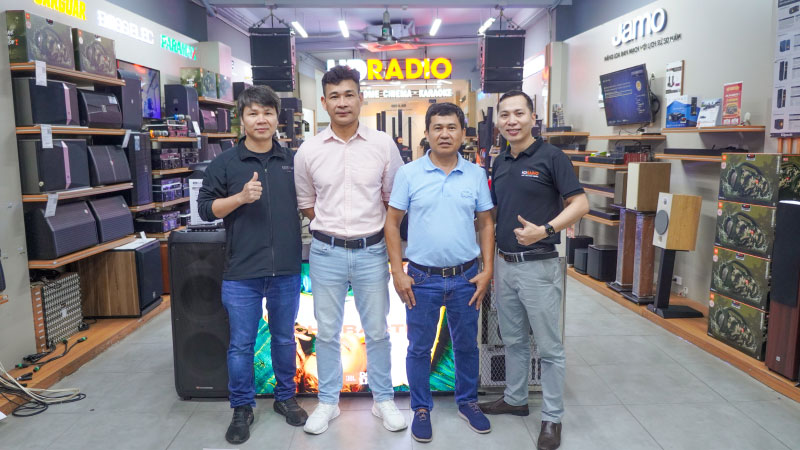 Đại diện PGI đến thăm và chia sẻ với Công ty HDRadio