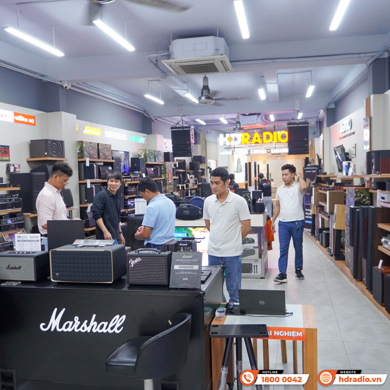 Đại diện PGI đến thăm và chia sẻ với công ty HDRadio