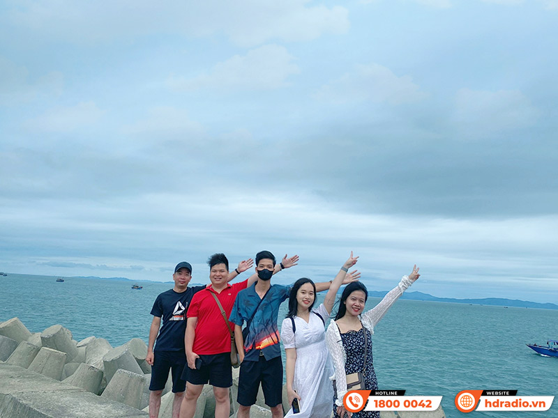 Nhân viên HDRadio tham quantaij Đảo Cô Tô (Quảng Ninh) Nhân viên HDRadio tham quantaij Đảo Cô Tô (Quảng Ninh)