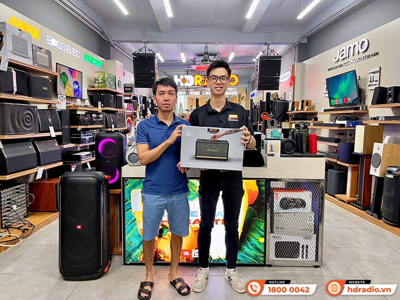 Khách hàng mua sắm Loa Marshall chính hãng ASH tại HDRadio