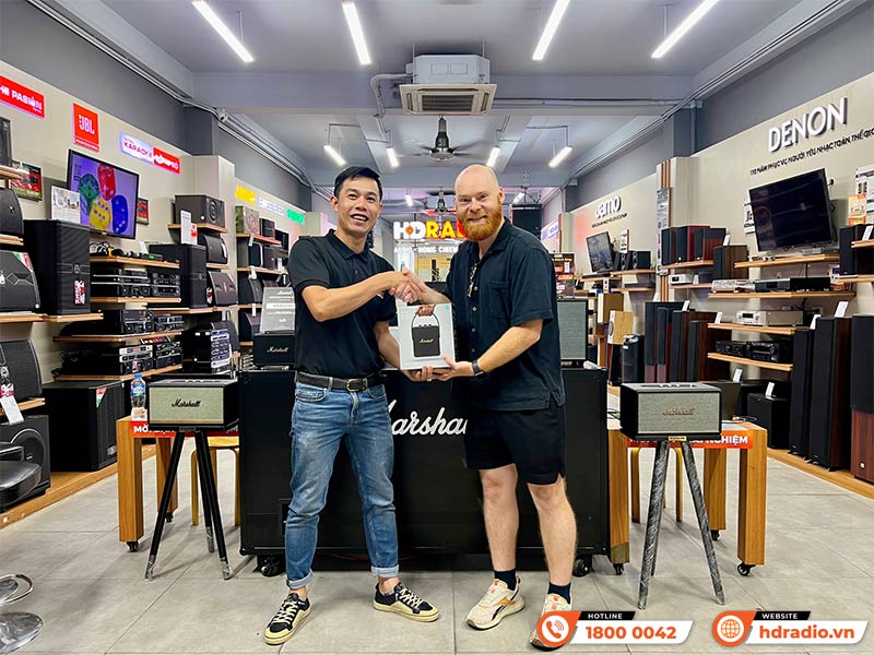 Khách hàng mua sắm Loa Marshall chính hãng ASH tại HDRadio