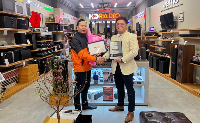 Chứng nhận HDRadio là đơn vị phân phối xuất sắc của DEVIALET tại Việt Nam