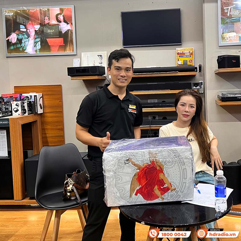 Khách hàng mua Loa Devialet chính hãng tại HDRadio Khách hàng mua Loa Devialet chính hãng tại HDRadio