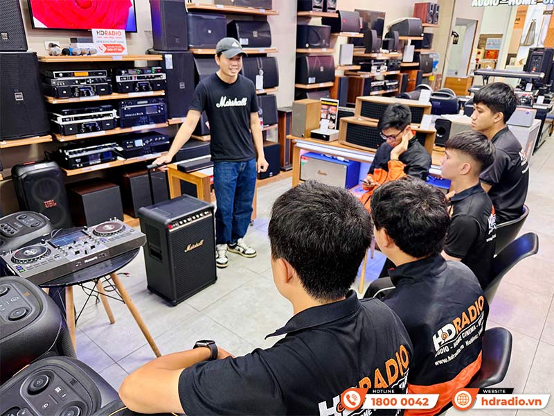 Đại diện Marshall training Loa Bromley 750 tại HDRadio