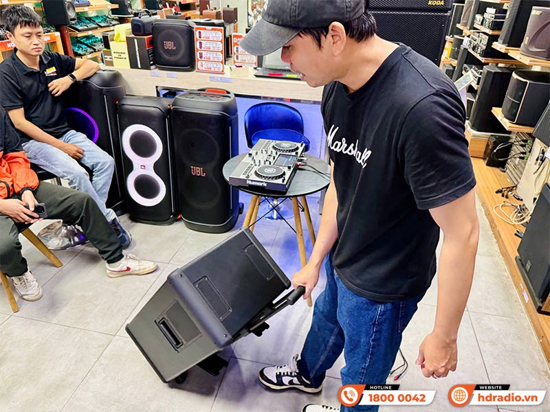 Đại diện Marshall training Loa Bromley 750 tại HDRadio